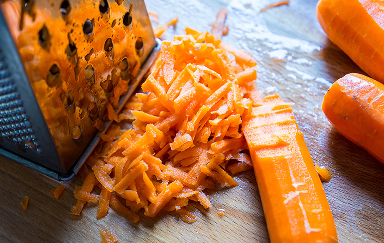 https://www.foodunfolded.com/media/images/in-article-grated-carrots.jpg